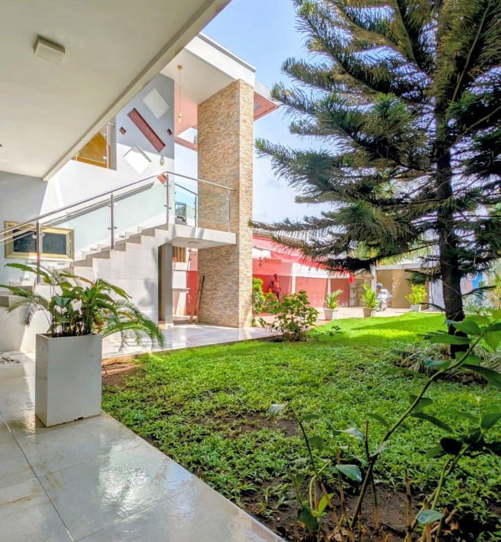 Villa meublée à louer avec jardin spacieux à Cotonou Agla