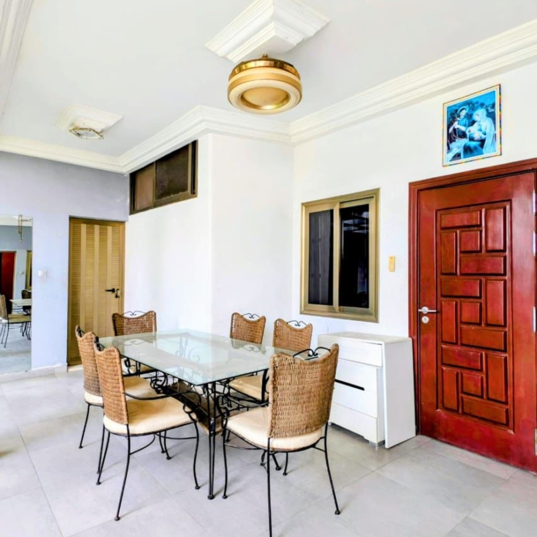 Villa meublée à louer avec jardin spacieux à Cotonou Agla