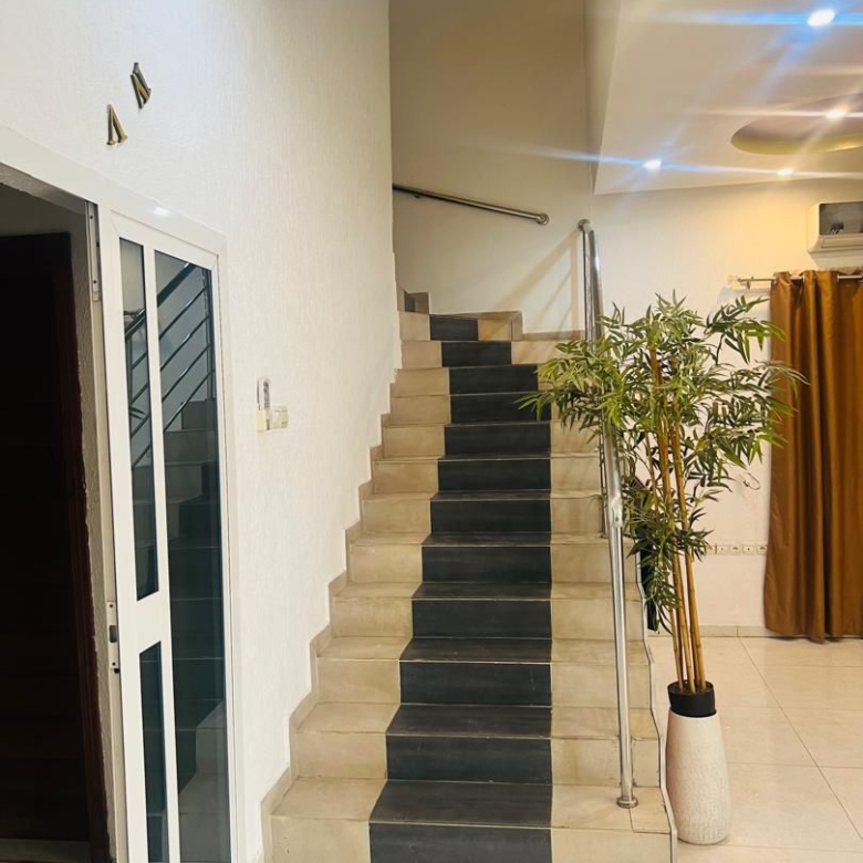 Villa meublée à louer avec piscine à Cotonou Akpakpa