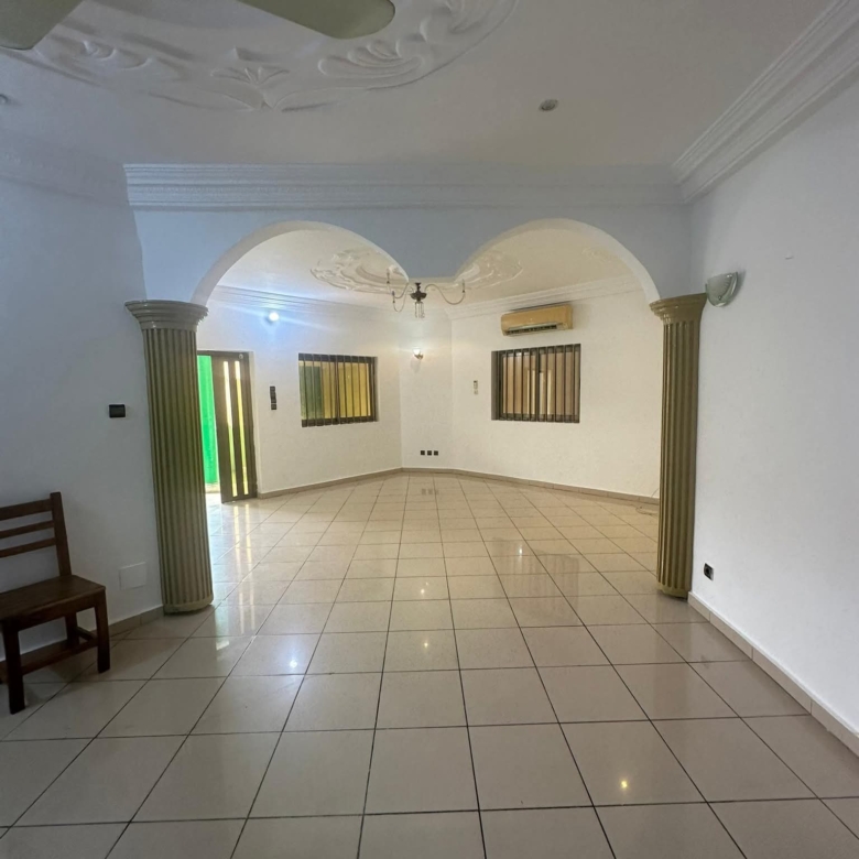 Entrée personnelle à louer à cotonou Fidjrossè plage