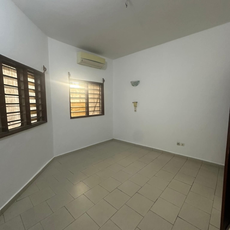 Entrée personnelle à louer à cotonou Fidjrossè plage