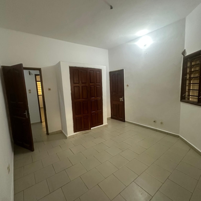 Entrée personnelle à louer à cotonou Fidjrossè plage