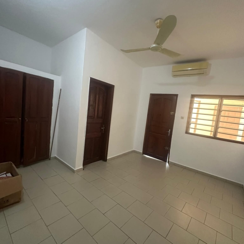 Entrée personnelle à louer à cotonou Fidjrossè plage