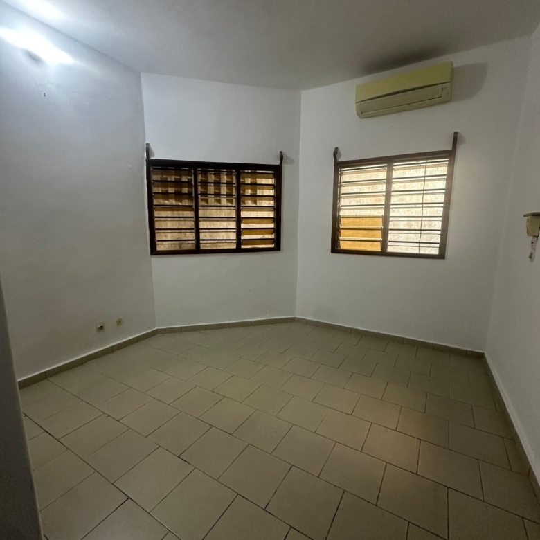 Entrée personnelle à louer à cotonou Fidjrossè plage