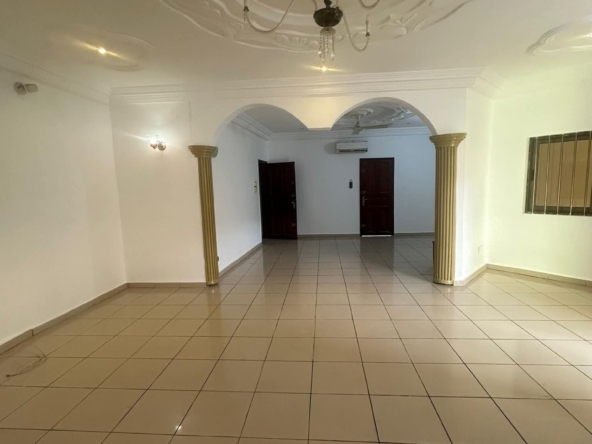 Entrée personnelle à louer à cotonou Fidjrossè plage