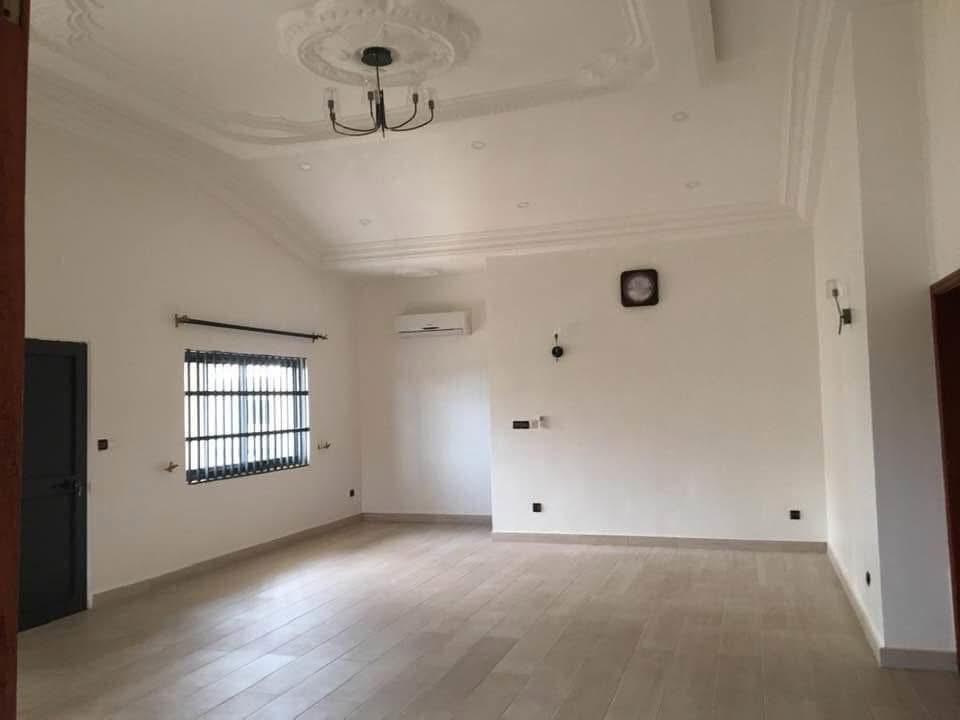 Résidence entrée personnelle à louer à Cotonou Haie-Vive