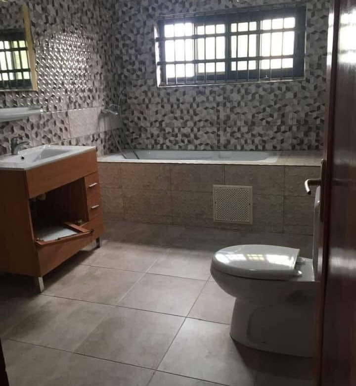 Résidence entrée personnelle à louer à Cotonou Haie-Vive