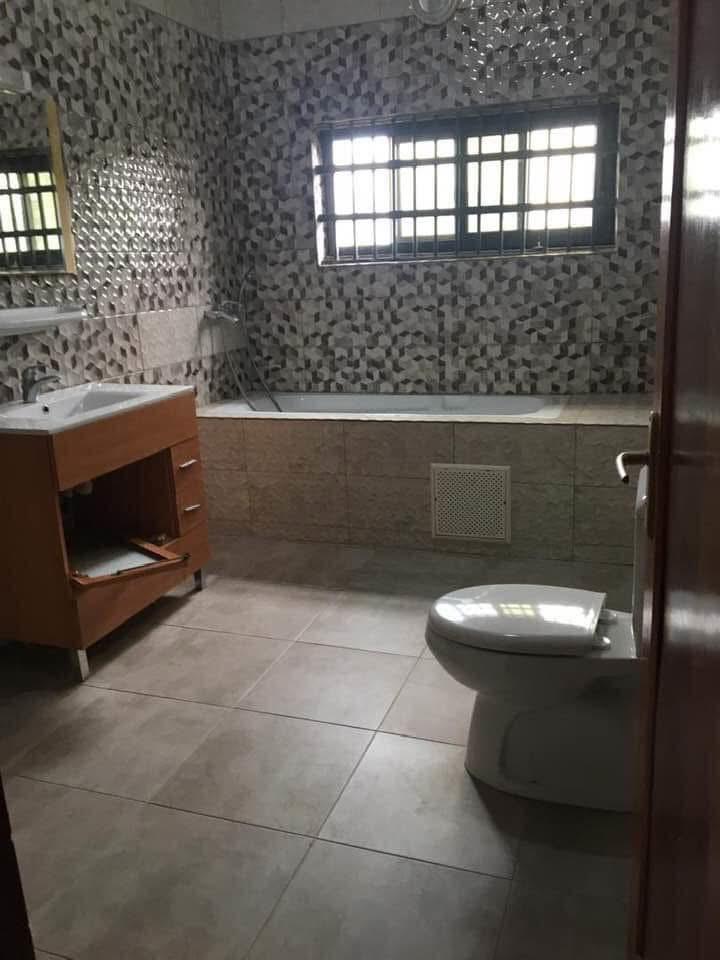 Résidence entrée personnelle à louer à Cotonou Haie-Vive