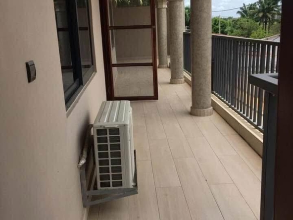 Résidence entrée personnelle à louer à Cotonou Haie-Vive