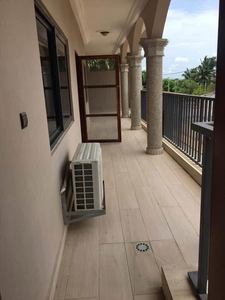 Résidence entrée personnelle à louer à Cotonou Haie-Vive