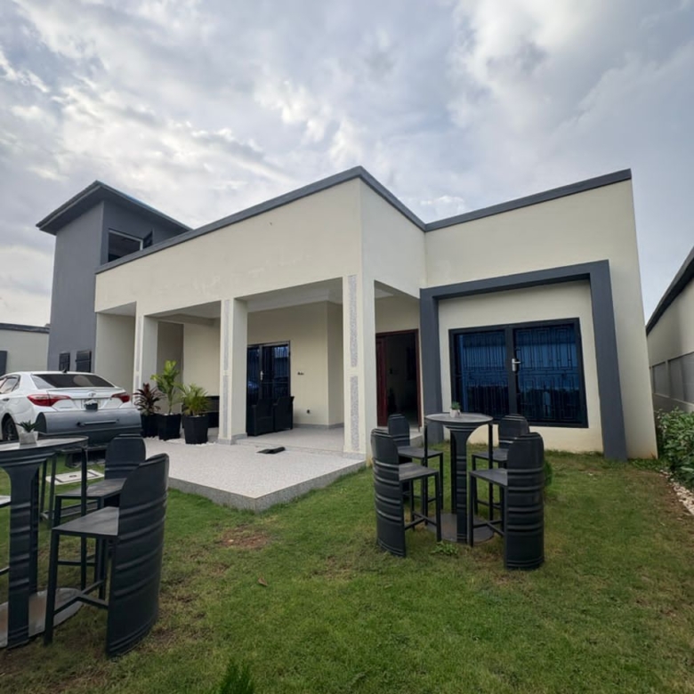 Villa R+1 meublée à vendre à Abomey-Calavi Zoundja
