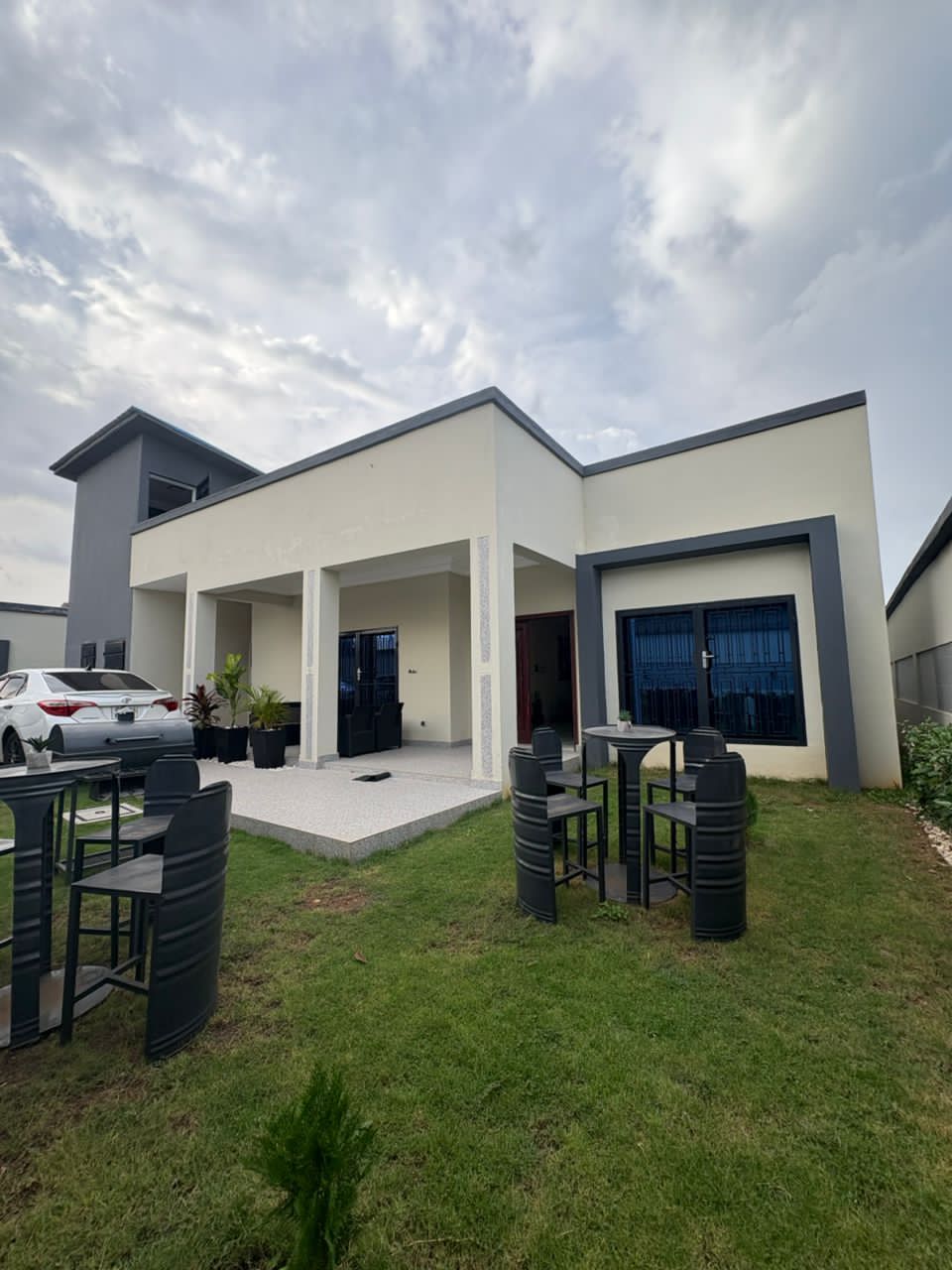 Villa R+1 meublée à vendre à Abomey-Calavi Zoundja