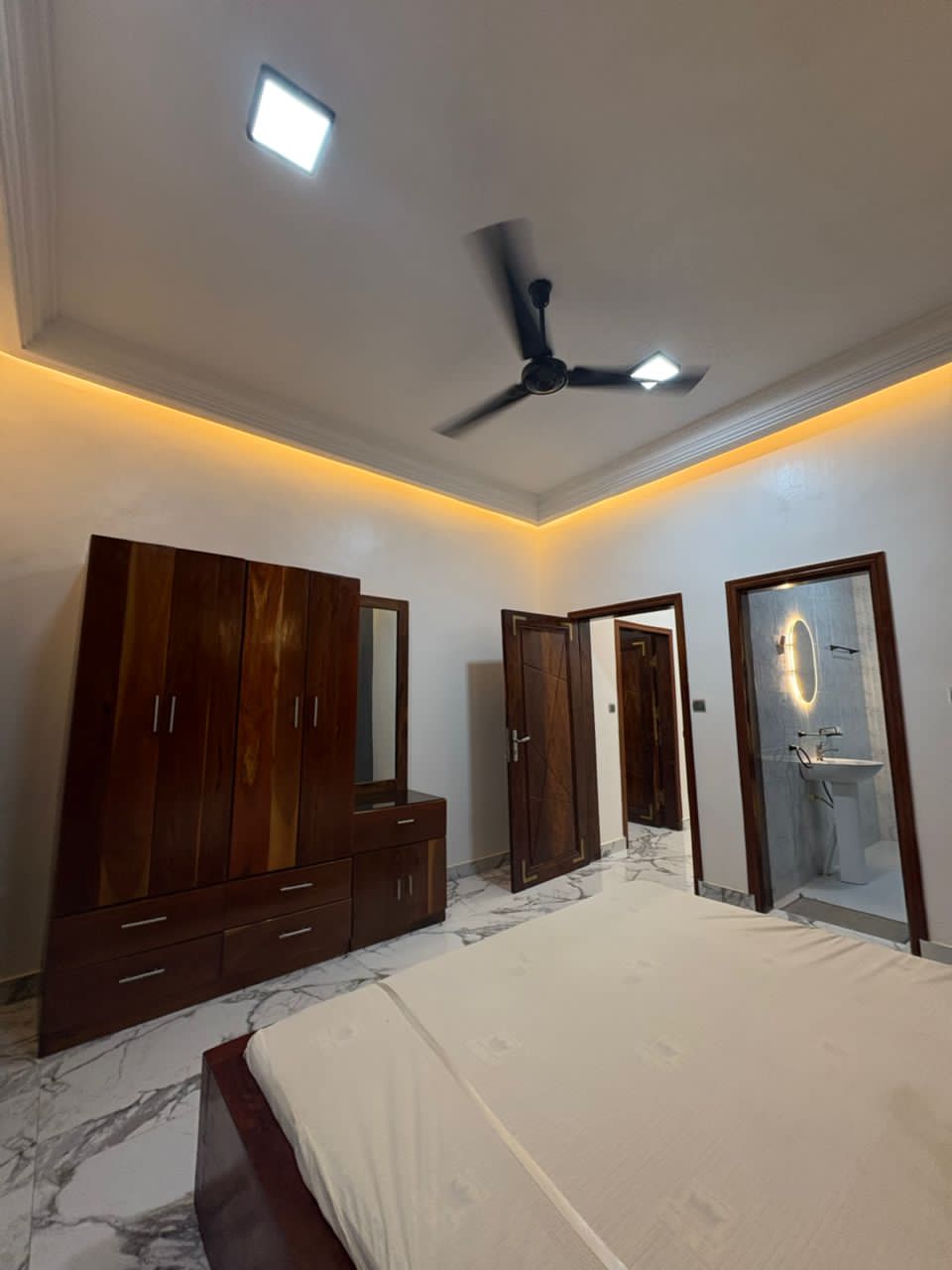 Villa R+1 meublée à vendre à Abomey-Calavi Zoundja