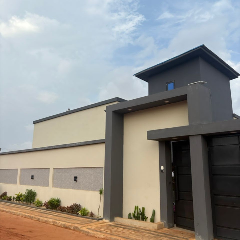 Villa R+1 meublée à vendre à Abomey-Calavi Zoundja