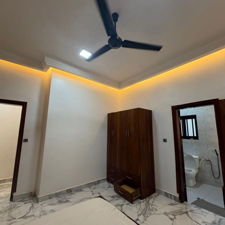 Villa R+1 meublée à vendre à Abomey-Calavi Zoundja