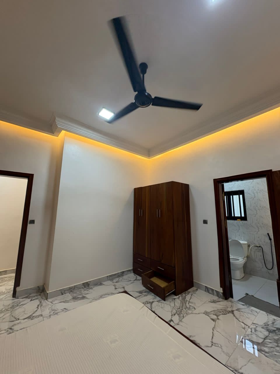 Villa R+1 meublée à vendre à Abomey-Calavi Zoundja