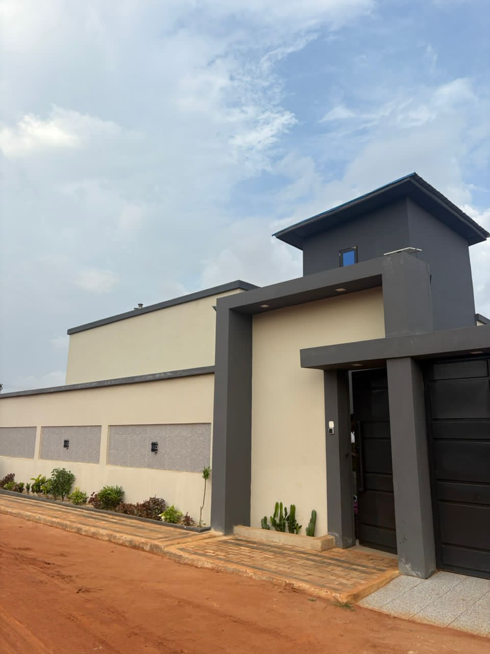 Villa R+1 meublée à vendre à Abomey-Calavi Zoundja