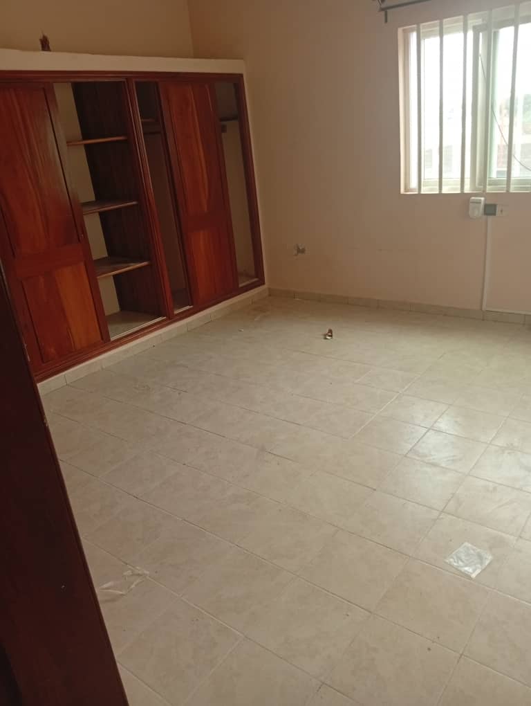 Villa R+2 à louer à Abomey-Calavi Bidossessi