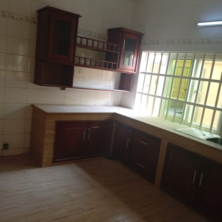 Villa R+2 à louer à Abomey-Calavi Bidossessi