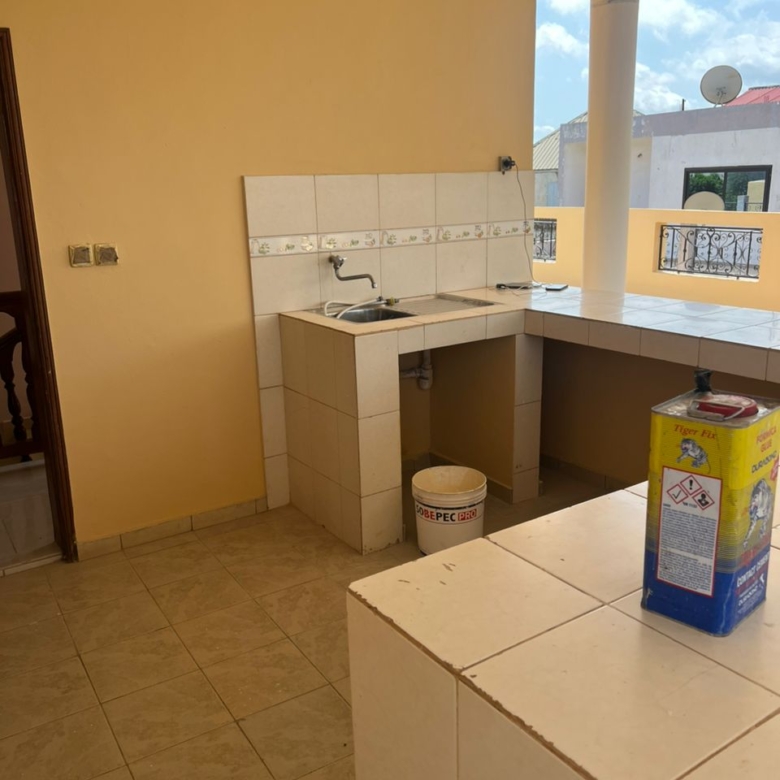 Villa R+2 à louer à Abomey-Calavi Bidossessi