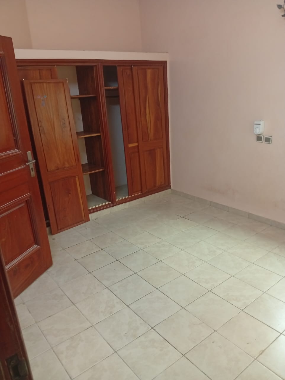 Villa R+2 à louer à Abomey-Calavi Bidossessi