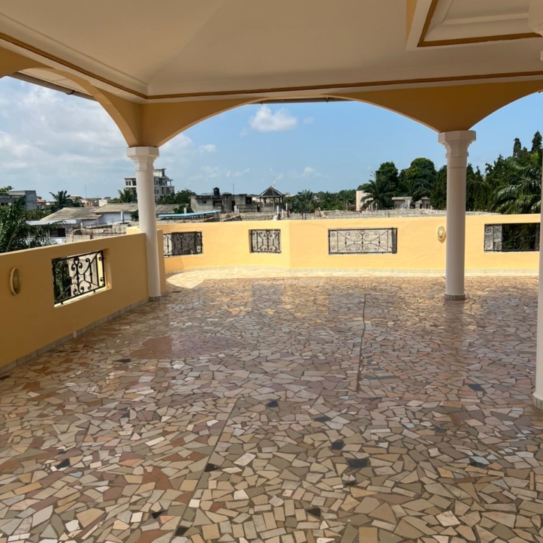 Villa R+2 à louer à Abomey-Calavi Bidossessi