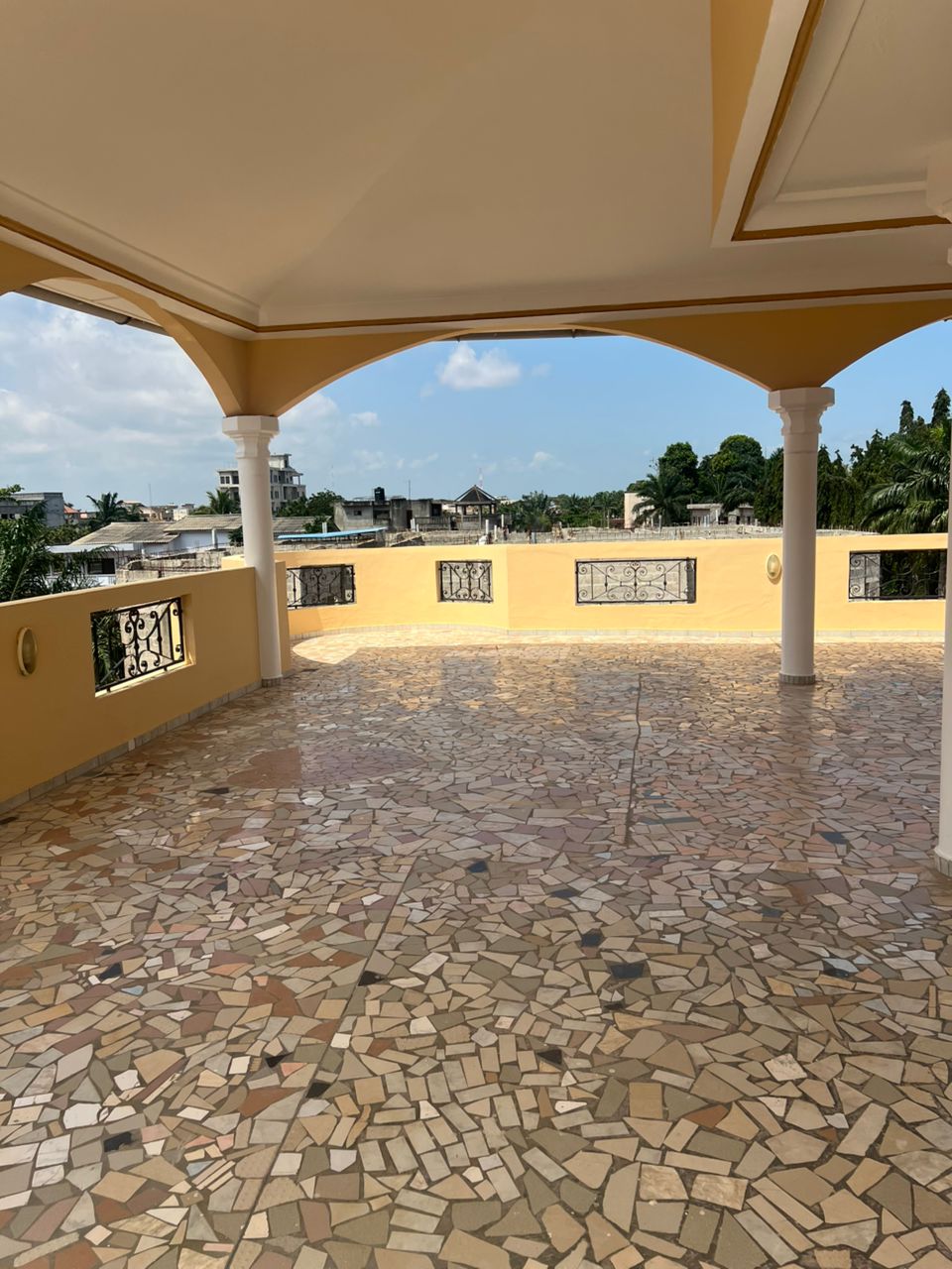 Villa R+2 à louer à Abomey-Calavi Bidossessi