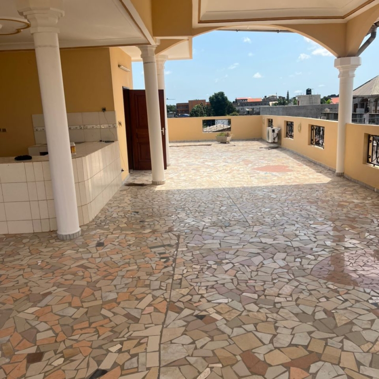 Villa R+2 à louer à Abomey-Calavi Bidossessi