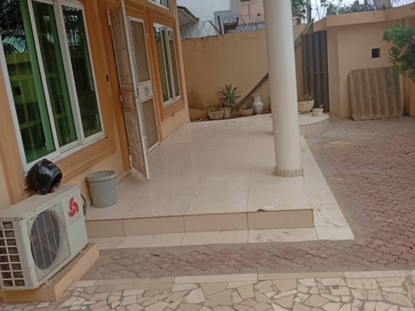 Villa R+2 à louer à Abomey-Calavi Bidossessi