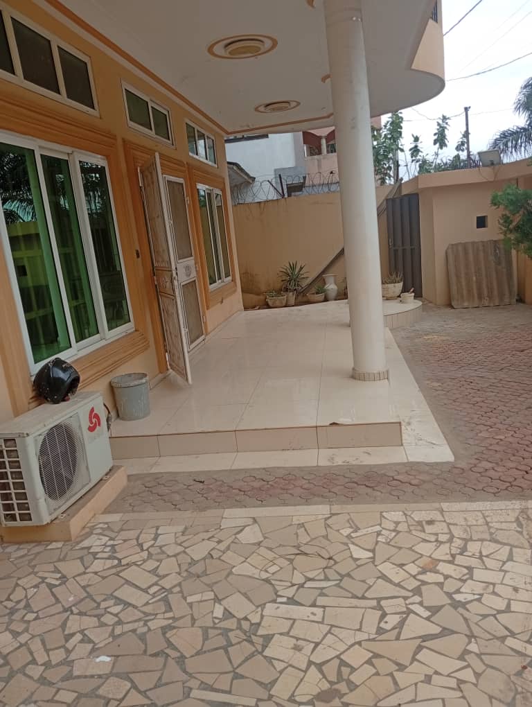 Villa R+2 à louer à Abomey-Calavi Bidossessi