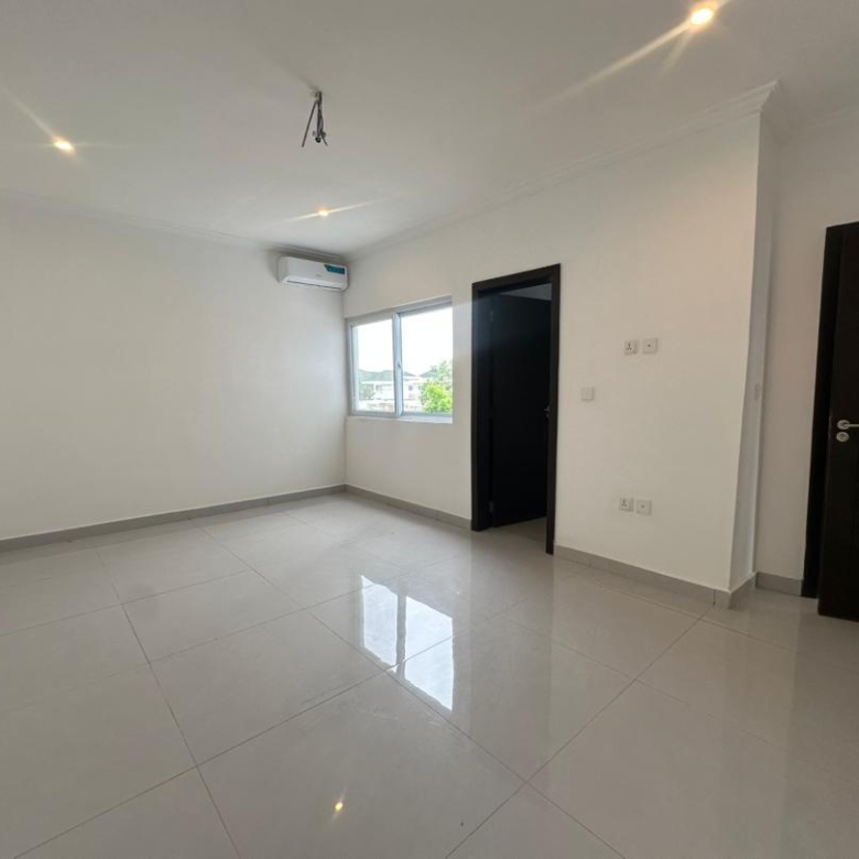 Villa R+2 à vendre à Cotonou Akpakpa CENSAD