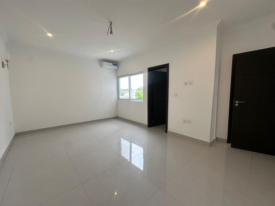 Villa R+2 à vendre à Cotonou Akpakpa CENSAD