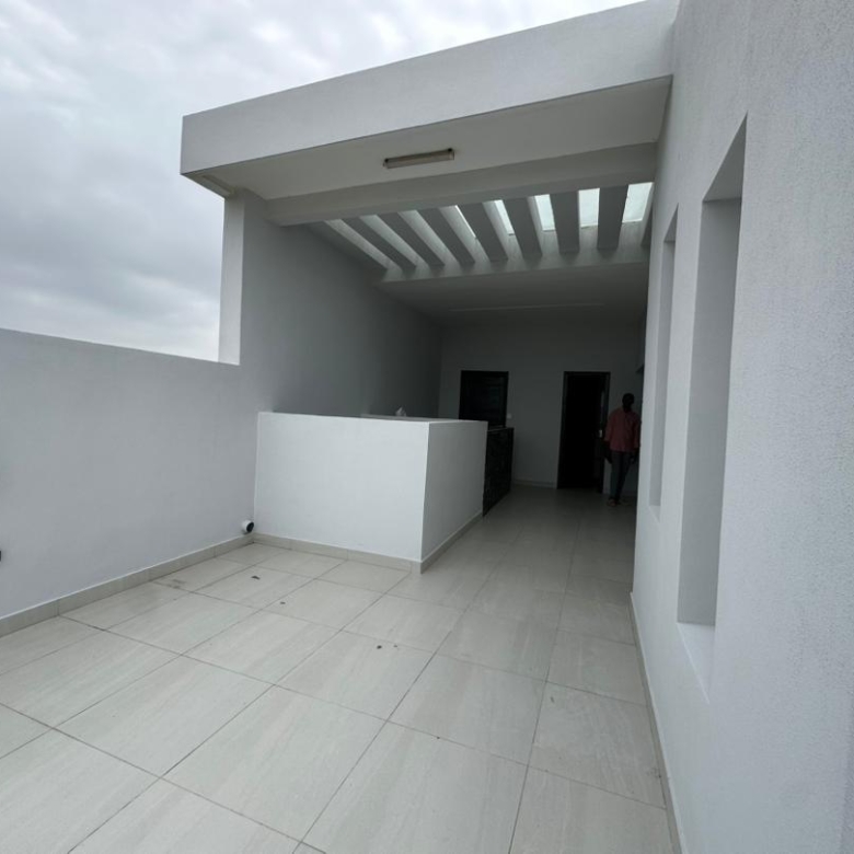 Villa R+2 à vendre à Cotonou Akpakpa CENSAD