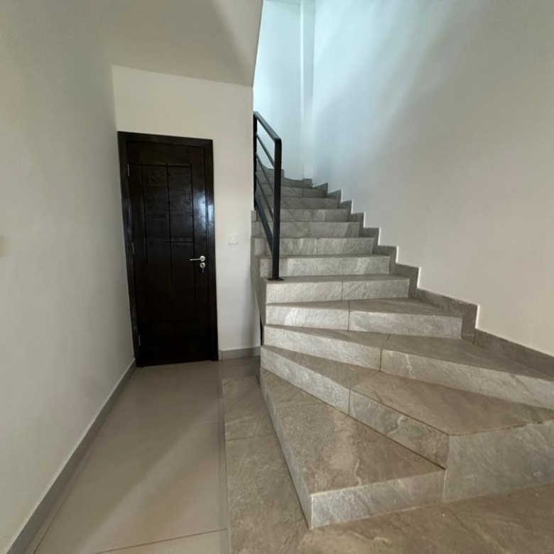 Villa R+2 à vendre à Cotonou Akpakpa CENSAD