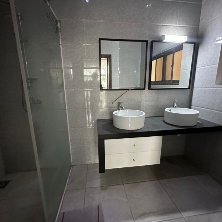 Villa à louer à Cotonou Haie Vive