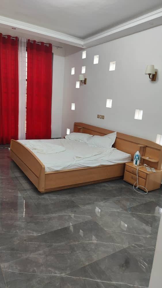 Villa haut standing avec piscine à vendre à Abomey-Calavi