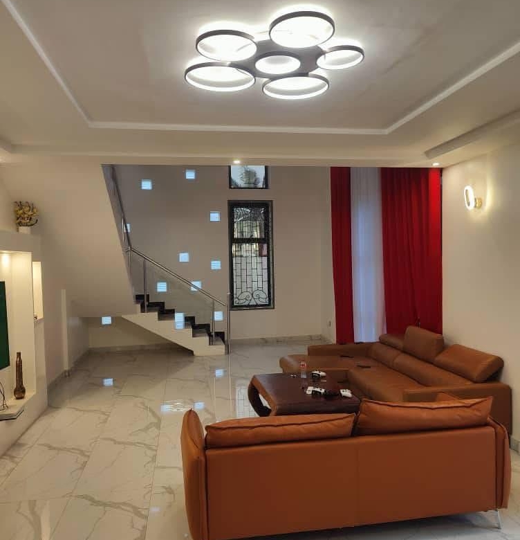 Villa haut standing avec piscine à vendre à Abomey-Calavi