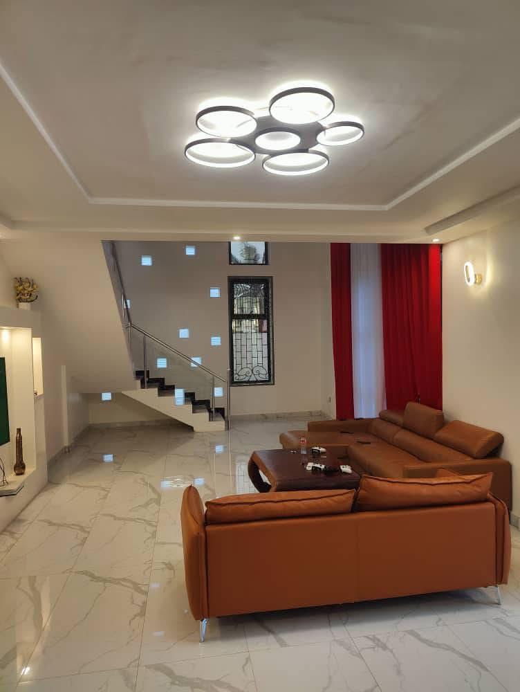 Villa haut standing avec piscine à vendre à Abomey-Calavi