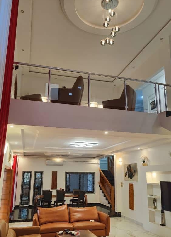 Villa haut standing avec piscine à vendre à Abomey-Calavi