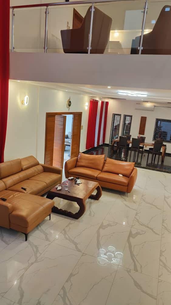 Villa haut standing avec piscine à vendre à Abomey-Calavi