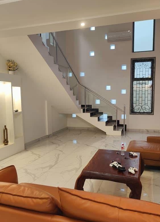 Villa haut standing avec piscine à vendre à Abomey-Calavi