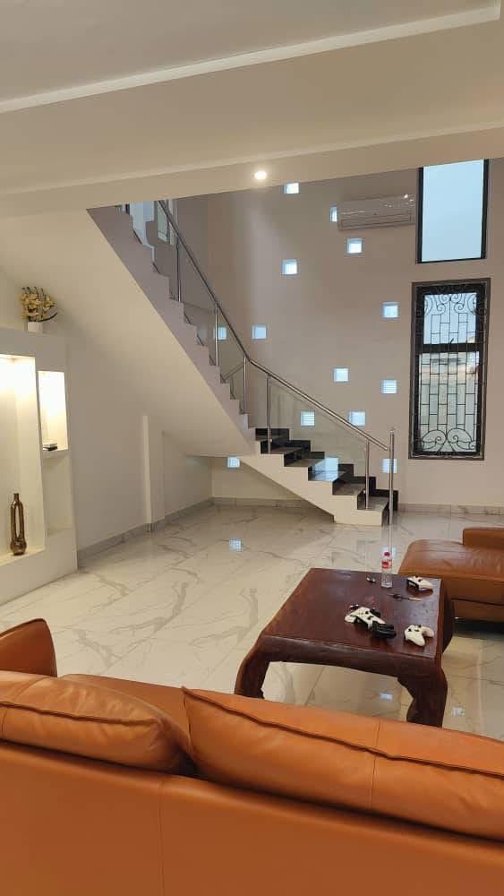 Villa haut standing avec piscine à vendre à Abomey-Calavi