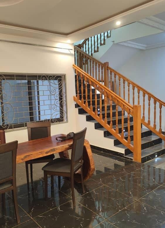 Villa haut standing avec piscine à vendre à Abomey-Calavi