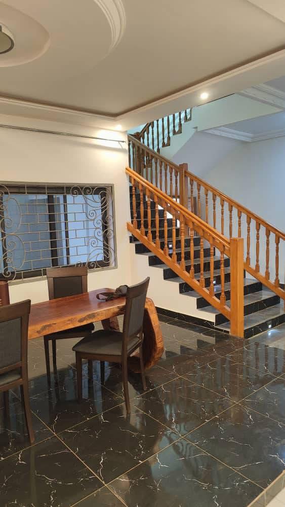 Villa haut standing avec piscine à vendre à Abomey-Calavi