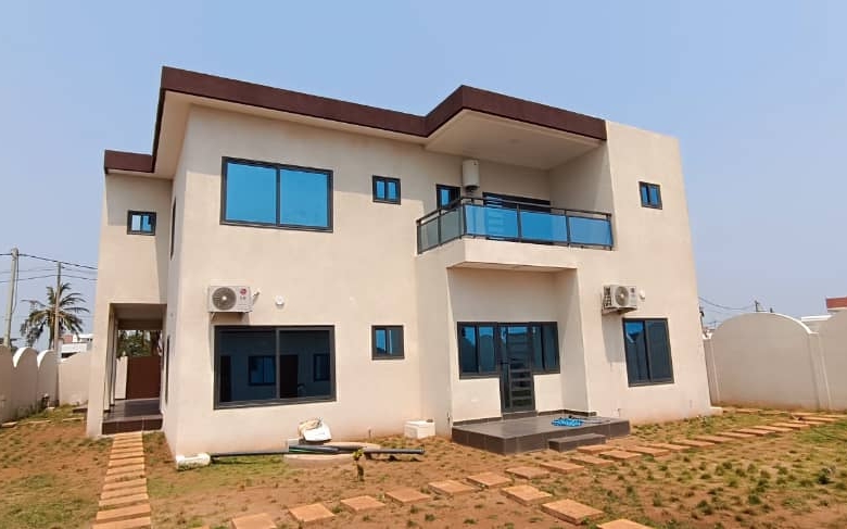 Villa nouvelle construction à vendre à Cotonou Akpakpa CENSAD