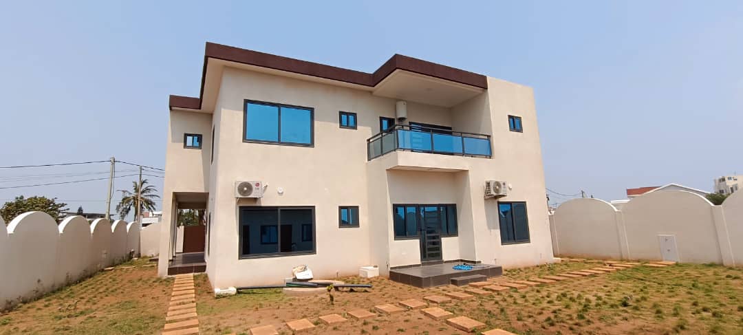 Villa nouvelle construction à vendre à Cotonou Akpakpa CENSAD