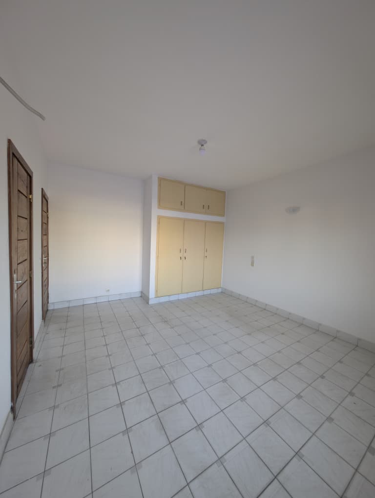 Bureau à louer à Cotonou Cadjèhoun