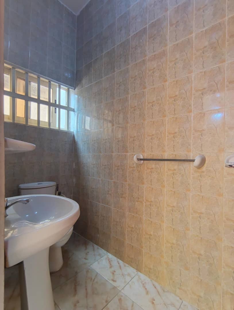 Entrée personnelle à louer à Cotonou Fidrossè Plage