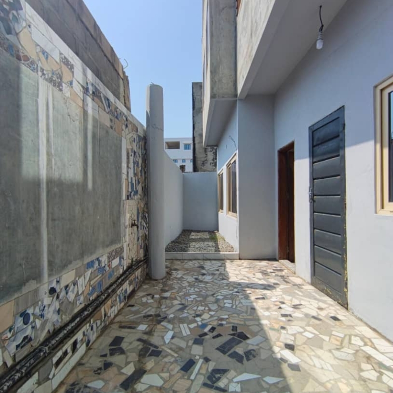 Entrée personnelle à louer à Cotonou Fidrossè Plage