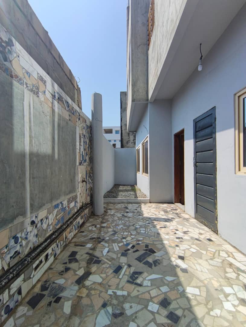 Entrée personnelle à louer à Cotonou Fidrossè Plage